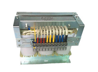 選購三相隔離變壓器要看哪幾個方面？